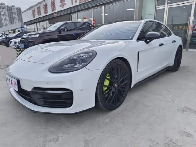 Porsche Panamera Hybrid 2022, 60 000 км