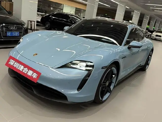 Porsche Taycan 2022, 42 000 км