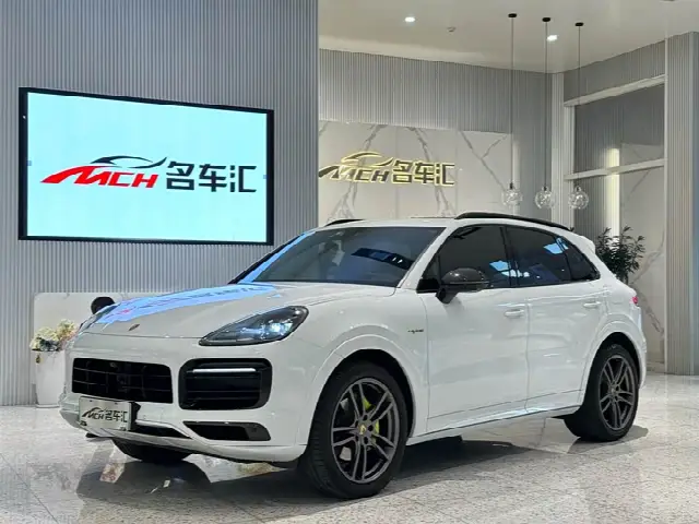 Porsche Cayenne Hybrid 2023, 71 000 км