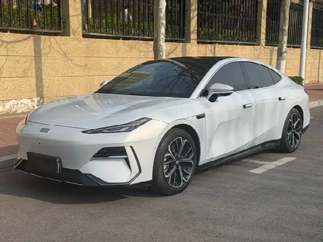 Geely Galaxy E8 2025, 25 000 км