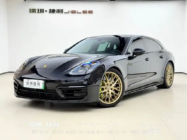 Porsche Panamera Hybrid 2023, 22 000 км