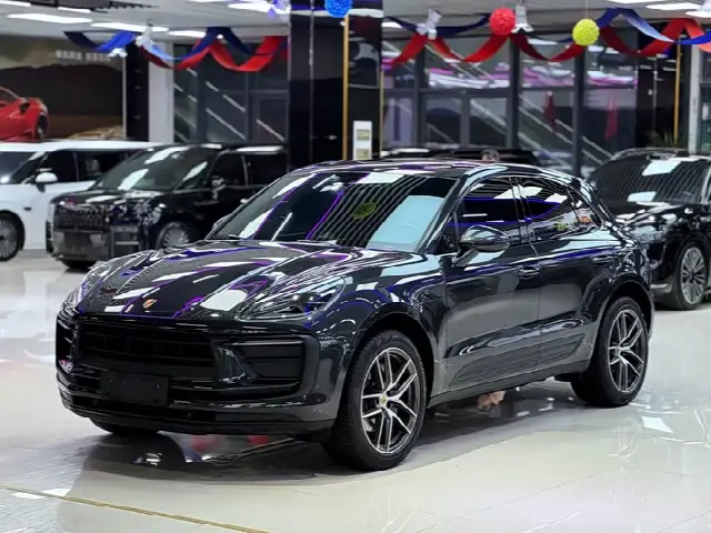 Porsche Macan 2023, 40 000 км