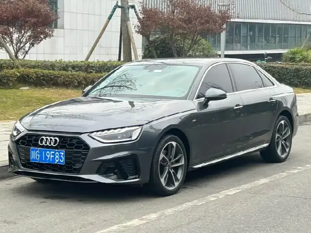 Audi A4L 2022, 90 000 км