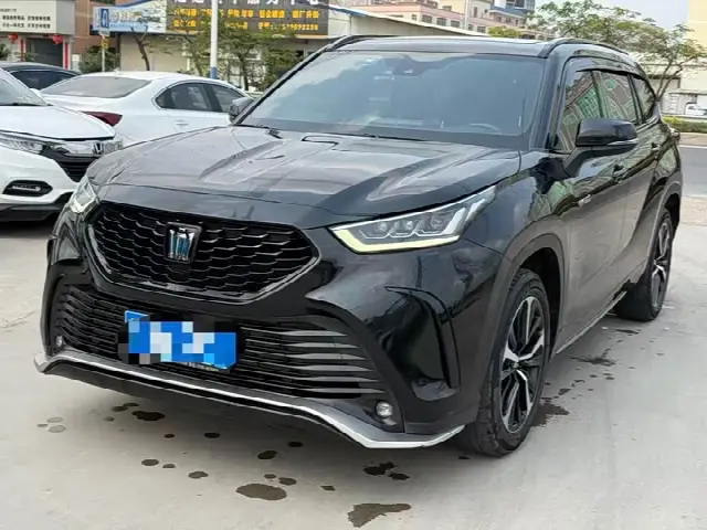 Toyota Crown Kluger 2023, 37 000 км