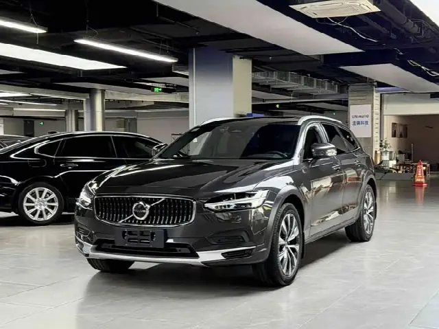 Volvo V90 2024, 30 000 км