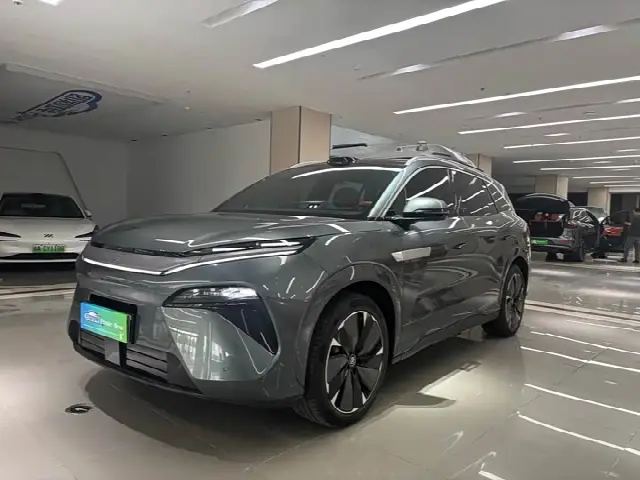 BYD Tang L 2025, 18 000 км