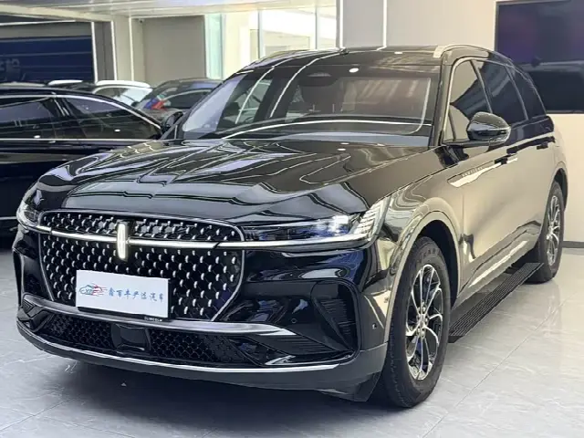 Lincoln Nautilus 2023, 25 000 км