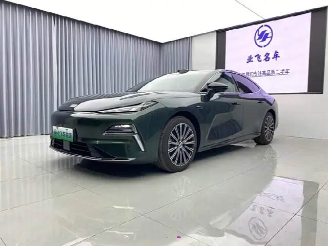 Geely Galaxy Starshine 8 EM-i 2025, 4 300 км