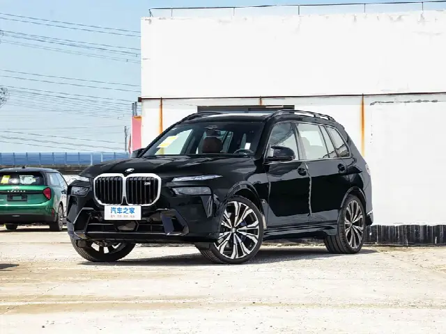 BMW X7 M60i 2026, новый