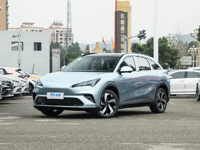 BAIC Arcfox Alpha T5 2026, новый