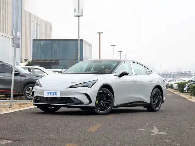BAIC Arcfox Alpha S5 2026, новый