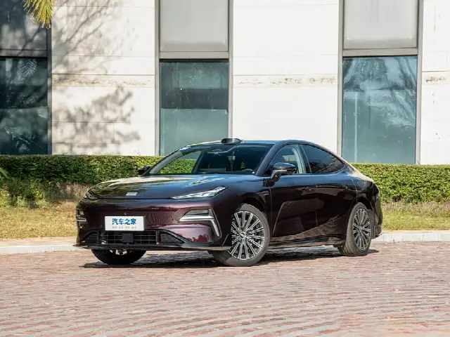 Geely Galaxy Starshine 8 EM-i 2026, новый
