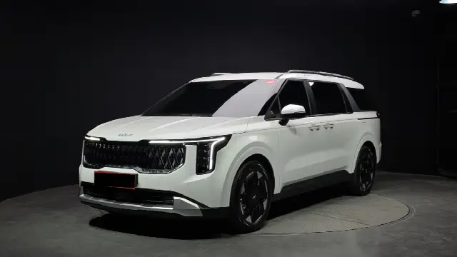 Kia Carnival 2023, новый