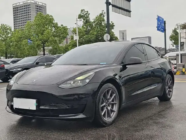 Tesla Model 3 2022, 30 000 км