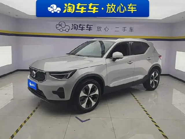Volvo XC40 2023, 44 300 км