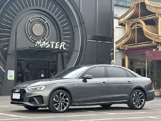 Audi A4L 2023, 51 000 км