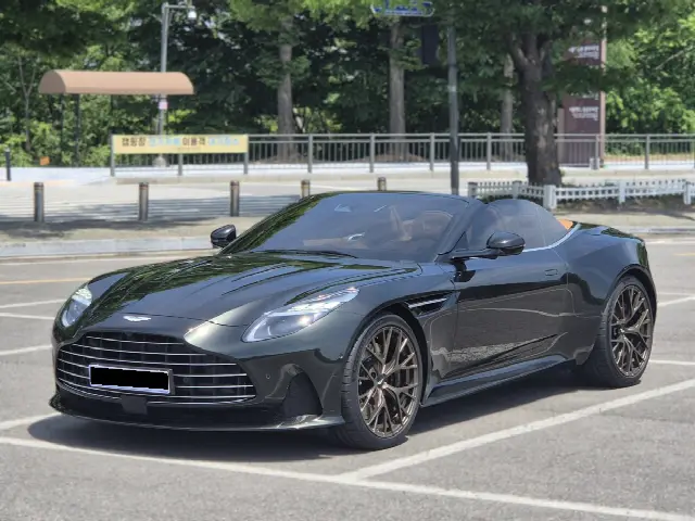 Aston Martin DB12 2023, новый