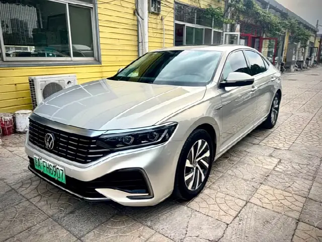 Volkswagen Passat Hybrid 2022, 29 000 км