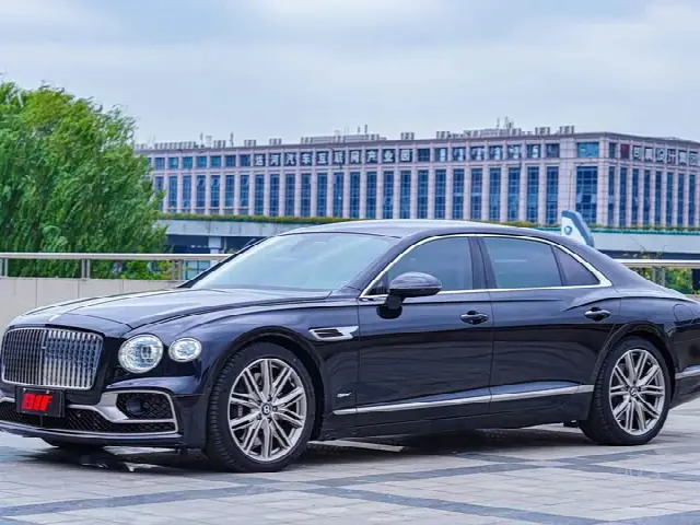 Bentley Flying Spur Hybrid 2022, 21 600 км