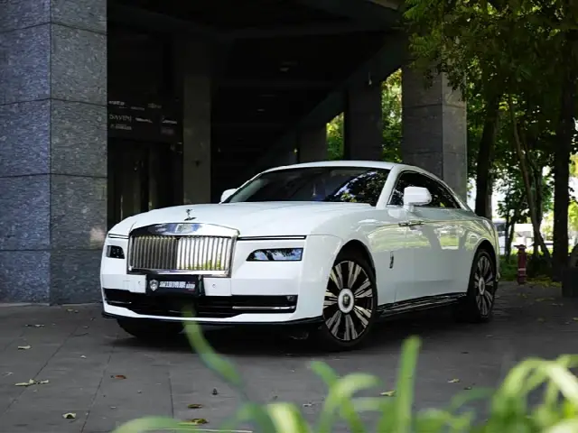 Rolls-Royce Spectre 2024, 12 000 км
