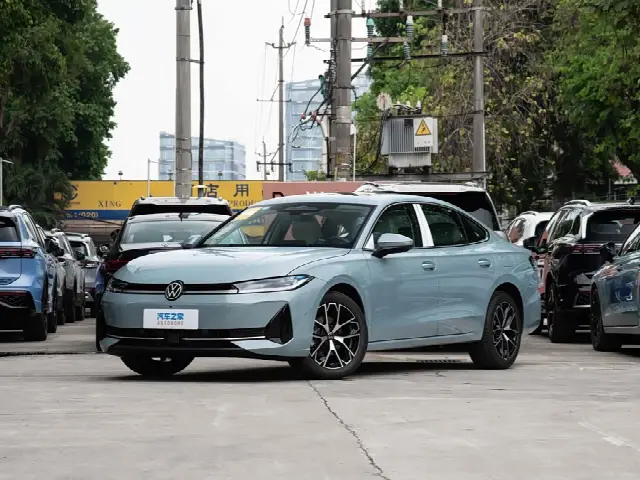 Volkswagen Passat Hybrid 2026, новый