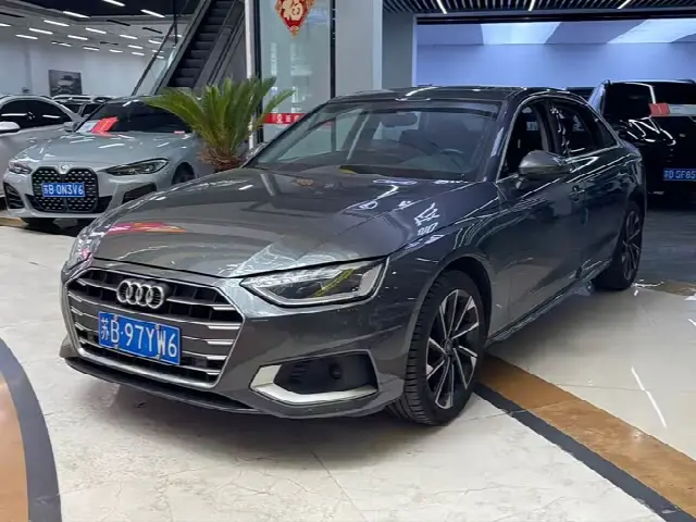 Audi A4L 2023, 59 000 км