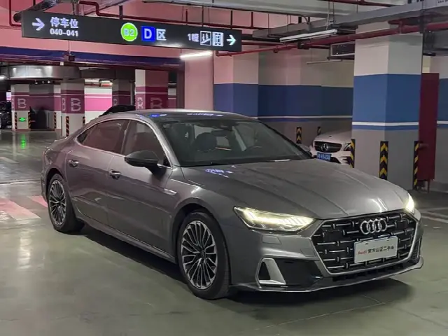 Audi A7L 2022, 10 600 км