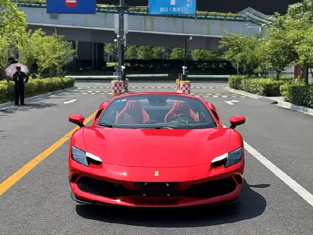 Ferrari 296 2022, 6 000 км