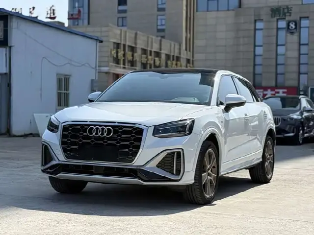Audi Q2L 2022, 30 000 км