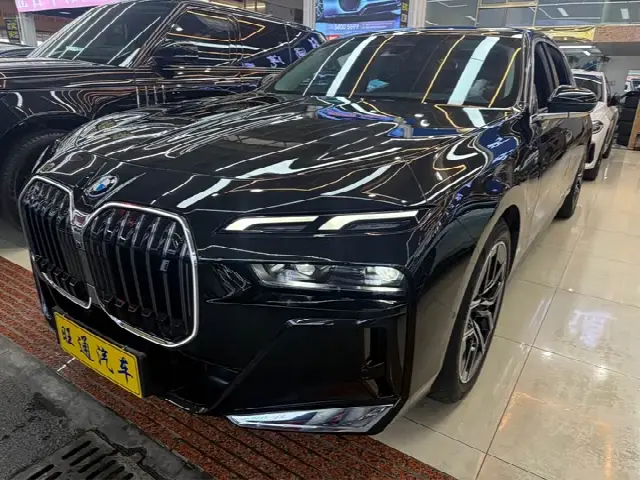 BMW i7 2023, 10 000 км