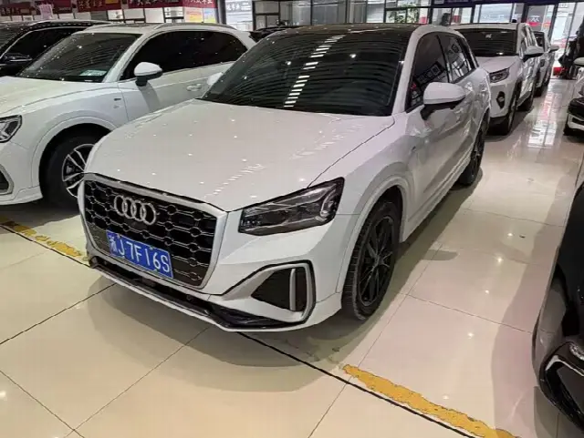 Audi Q2L 2022, 28 000 км