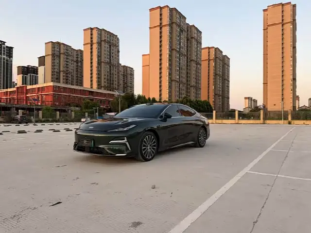 Geely Galaxy Starshine 8 EM-i 2025, 13 000 км