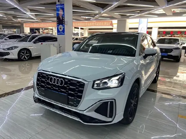 Audi Q2L 2022, 30 000 км