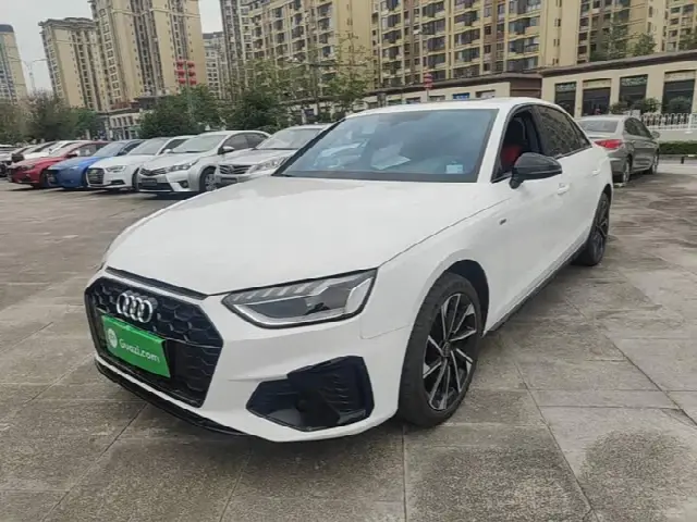 Audi A4L 2023, 25 900 км