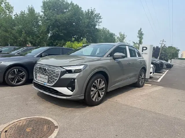 Audi Q4 e-tron 2024, новый