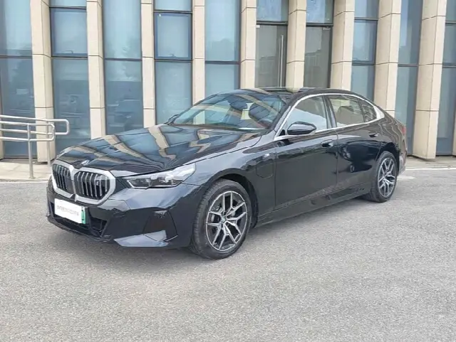 BMW i5 2025, 10 000 км
