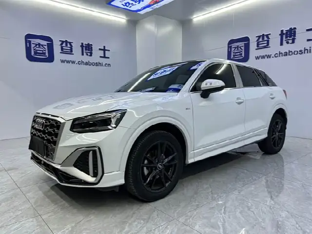 Audi Q2L 2022, 25 200 км