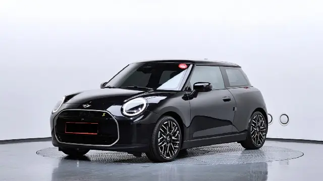 Mini Cooper 2025, 4 552 км
