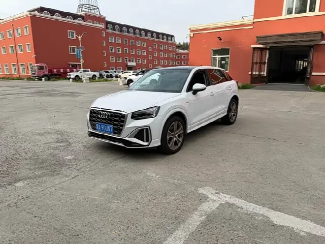 Audi Q2L 2022, 20 000 км