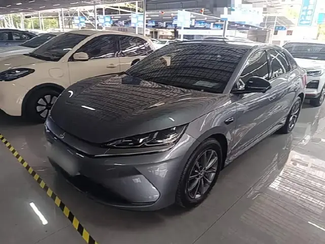 BYD Qin L 2025, 5 600 км