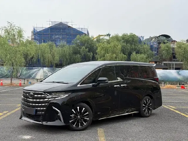 Toyota Alphard 2024, 100 000 км