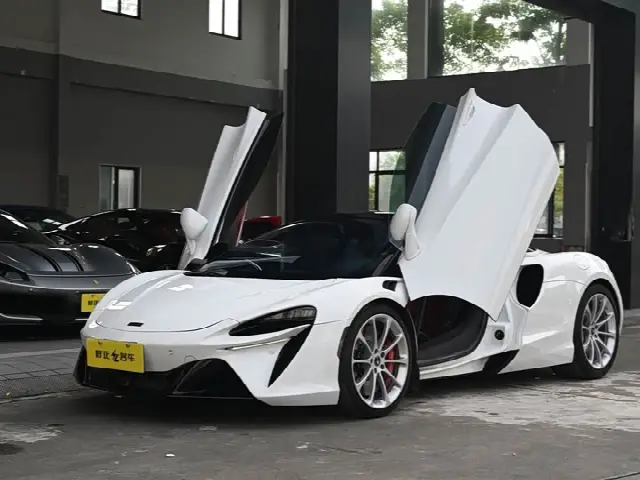 McLaren Artura 2023, 9 200 км