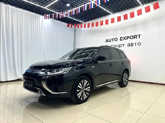 Mitsubishi Outlander 2021, 30 000 км