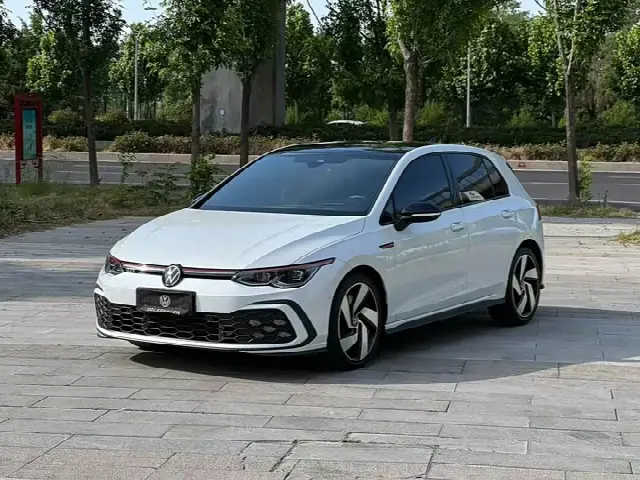 Volkswagen Golf GTI 2023, 30 000 км