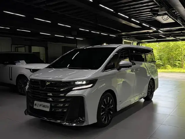 Toyota Vellfire 2024, 15 000 км