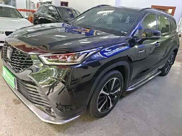 Toyota Crown Kluger 2023, 50 000 км