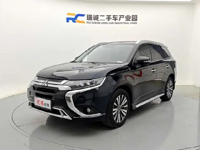 Mitsubishi Outlander 2021, 65 000 км