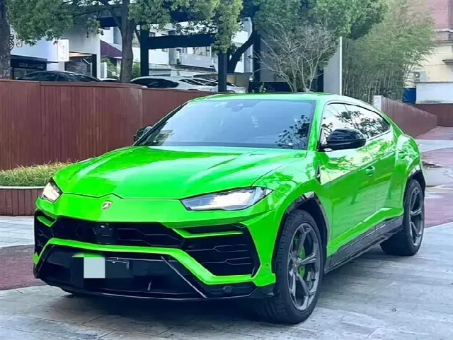 Lamborghini Urus 2021, 13 000 км