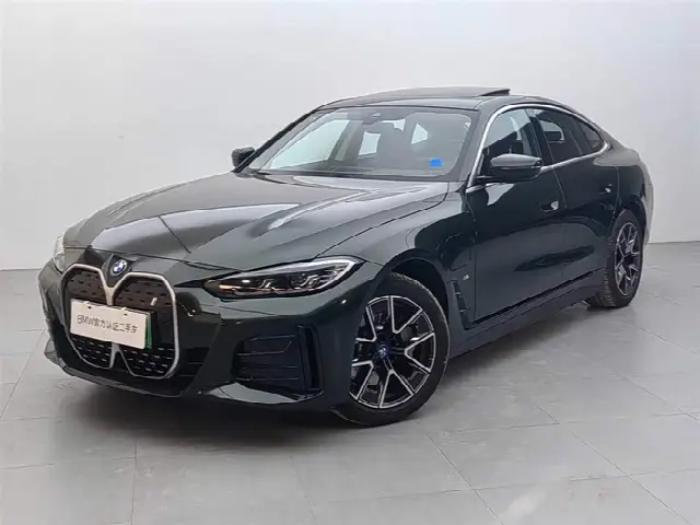 BMW i4 2023, 5 700 км