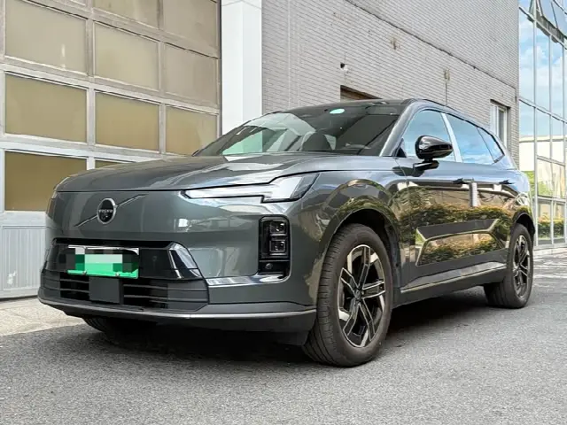 Volvo XC70 Hybrid 2026, новый